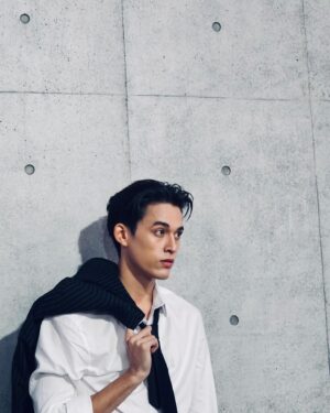 Gawin Caskey Instagram - เอาละๆ

@kristtps