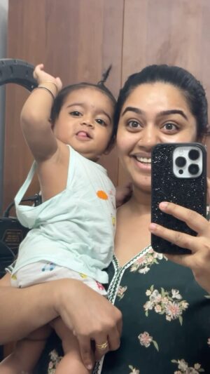Gayathri Yuvraaj Instagram - Yuga Good morning  solla aarambichitanga 🥰 🧿

#goodmorning #newchapter ##happymom