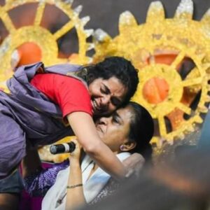 Gayatri Rema Instagram - Nothing I do can ever even come close to showing you how much you mean to me, but here's a performance dedicated to you, my mother.. I'd trade my soul in an instant to put a smile on your face ♥️
Wishing all the mothers out there A Very Happy Mother's Day 😍

#gayatrirema #mothersday #happymothersday #mothersdayperformance #gratefuldaughter #pricelesspossession #biggestgift #dancejodidance #dancejodidance3 #dancejodidance3point0 #zeetamil #zeethamizhreality #realityshowtamil #dancerealityshows #dedicatedperformance #standingovationperformance
#3standingovations

A huge thank you and bow head salute to @sujith_htb master for the concept and choreography, forever indebted to you for this memory ♥️

And also huge gratitude @zeetamizh and @dancejodidance for the opportunity