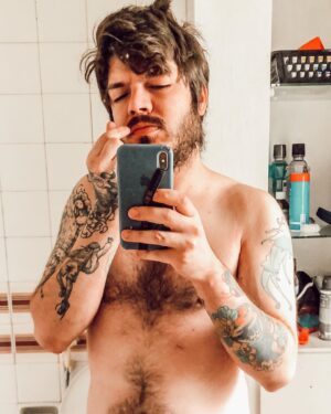 Gaybol Instagram - Otakus descabelados.jpeg
.
.
#emo #tattoo #ink #nerd #otario #hashtag