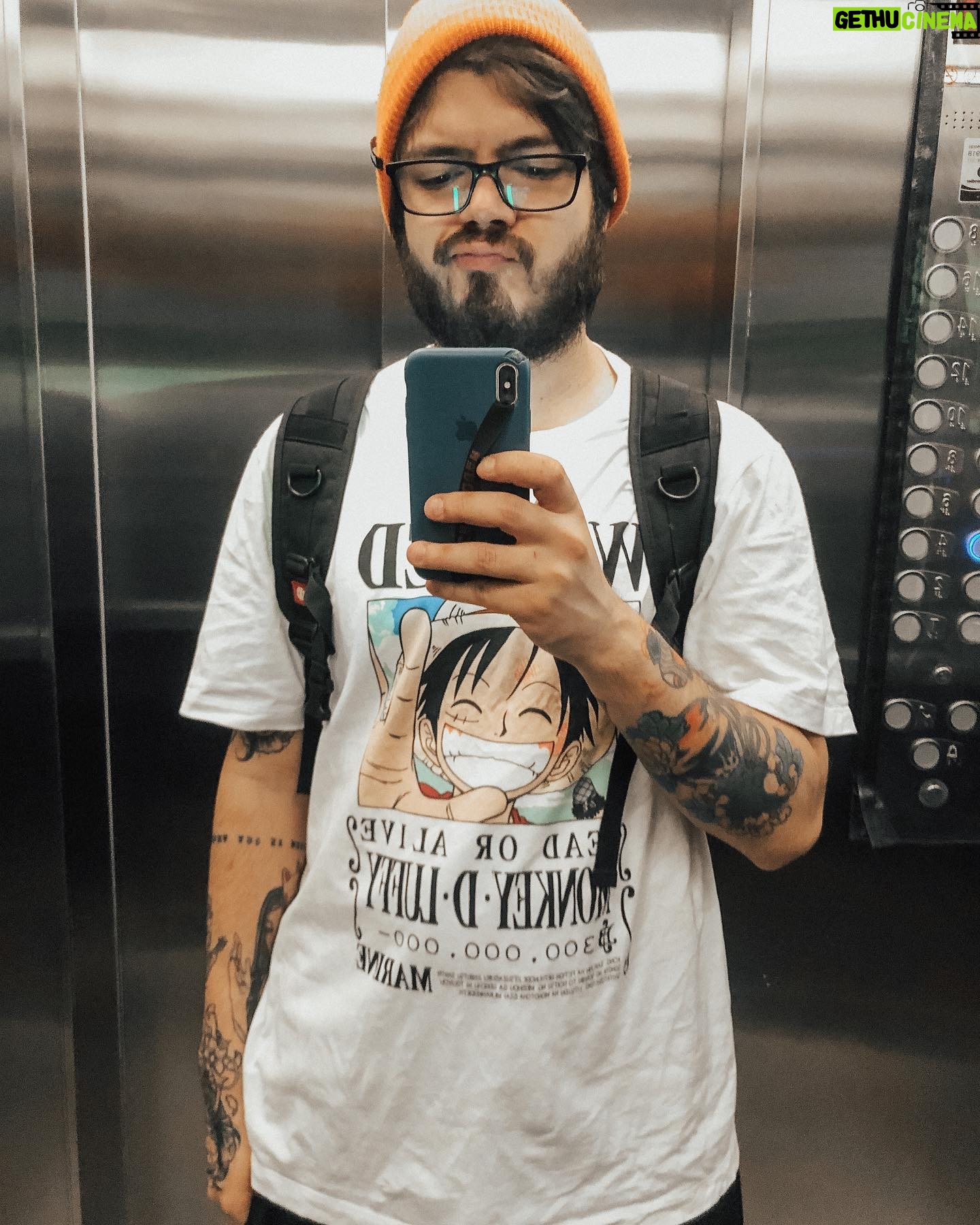 Gaybol - 586 Likes - Luffy lindo
.
.
#emo #otaku #onepiece