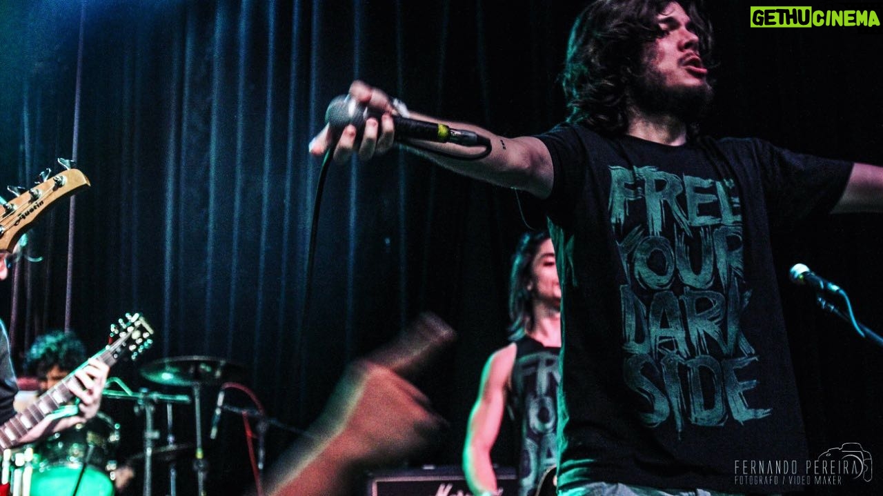 Gaybol - 793 Likes - Jaja tamo de volta 🖤🎤
Foto @xferppx
.
.
#inferno #darkside #nerd #banda #hc