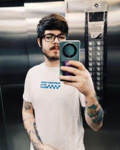 Gaybol Instagram - Agora eu uso o cartão de credito na capa do celular e virei uma tia.
#nerd #geek #tattoo #otario