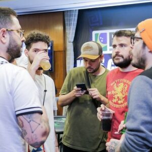 Gaybol Instagram - Pra fechar o trio de fotos, bate papo cos amigo e mesinha final no #bsop !
Mais uma vez valeu @seprado pelo convite ♠️♥️
.
.
#poker #friends #emo #nerd