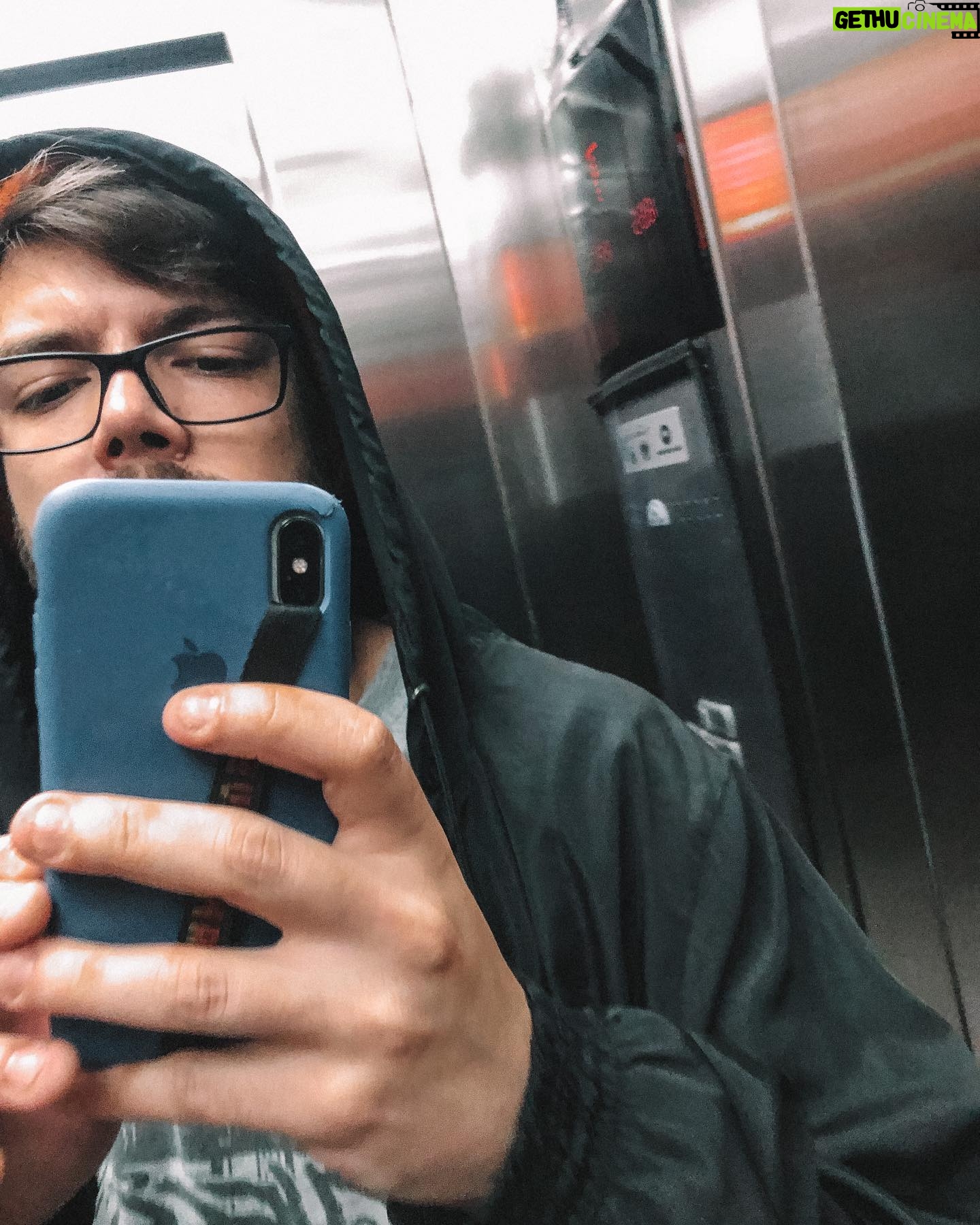 Gaybol - 691 Likes - 🖤
.
.
#emocore