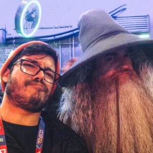 Gaybol Instagram - O mago que nunca se atrasa ou se adianta, ele chega quando pretende chegar ❤️
.
.
#cosplay #gandalf #lotr #sda #ccxp