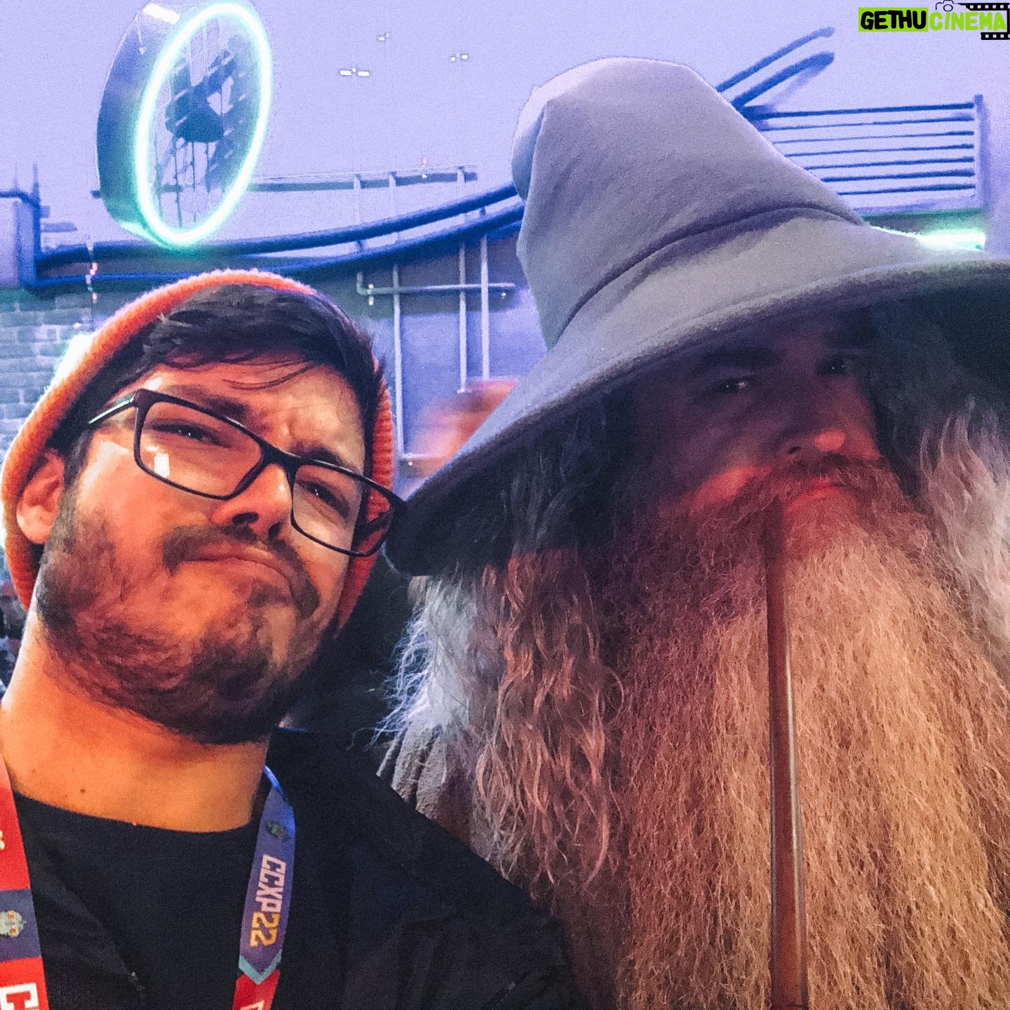 Gaybol - 542 Likes - O mago que nunca se atrasa ou se adianta, ele chega quando pretende chegar ❤️
.
.
#cosplay #gandalf #lotr #sda #ccxp