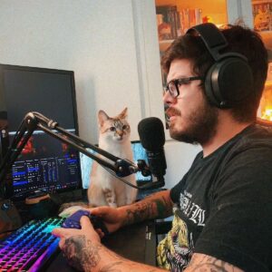 Gaybol Instagram - Jogando Demon's souls com a coach q eu mereço. A cads morte é uma arranhão no pâncreas hehe
.
.
#gato #nerdola #geek #souls #game