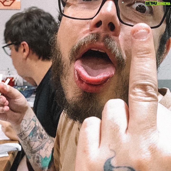 Gaybol - 633 Likes - Sempre muito educado 💁🏻♀️
.
.
Always a nice guy 🥰
.
.
#emo #gamer #nerd #otario