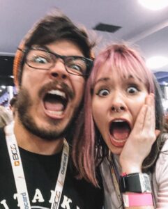 Gaybol Instagram - Da BGS q encontrei a @juliakbarni e não postei a foto 💜
Detalhe pros pescocin virado hauahauah
.
.
#julia #tiktok #emo #gamer #bgs