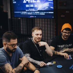 Gaybol Instagram - No pokerzin cos amigo pelo @desculpes ♥️♠️
.
.
#emo #poker #brutalkill