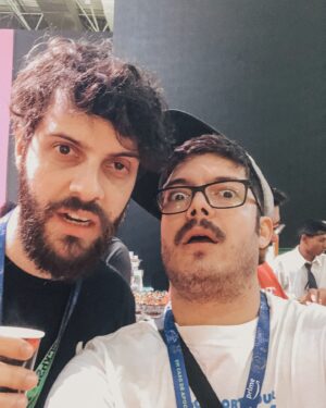 Gaybol Instagram - Eu e @diogodefante a 80 km/h numa linha reta, quem é mais estranho?
.
.
#podpah #defante #nerd #estranho