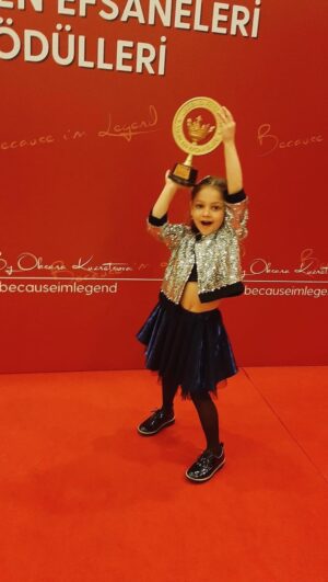 Gece Işık Demirel Instagram - Emeği Geçen Herkese Sonsuz Teşekkürü Bir Borç Biliriz
@legendfashionawards