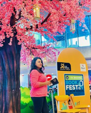 Geethi Sangeetha Instagram - ✨🌸
.
.
.
.
.
.
.
.
.
.
.
.

#today #picoftheday #iphoneography #iphoneonly #photography #photooftheday #photoshoot #candid #candidphotography #instadaily #trending #forum #forummall #kochi #dcbooks