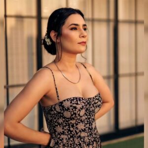 Geetika Vidya Instagram - Repost from  @manav.manglani

 Actor Geetika Vidya Ohlyan, known for her sensational act in Netflix’s acclaimed Soni, at the grand premiere of her next, Broken News season 2, along with the rest of the star cast. This is her consecutive third release of the year, with more in store!✨

@geetikavidya

#brokennews #season2 #premierenight #geetikavidya