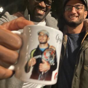 Gegard Mousasi Instagram - I sold @uriahhall this expensive collectors drinkingcup for $10,99
He was a happy customer 😄❤️