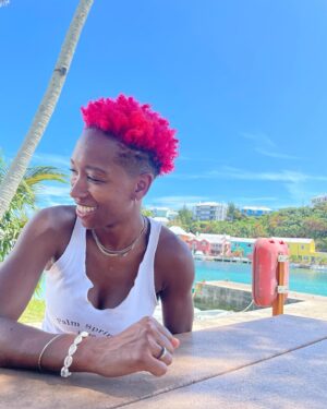 Genesis Lynea Instagram - She’s pink… just incase you didn’t know 

Photographer extraordinaire @fijilife