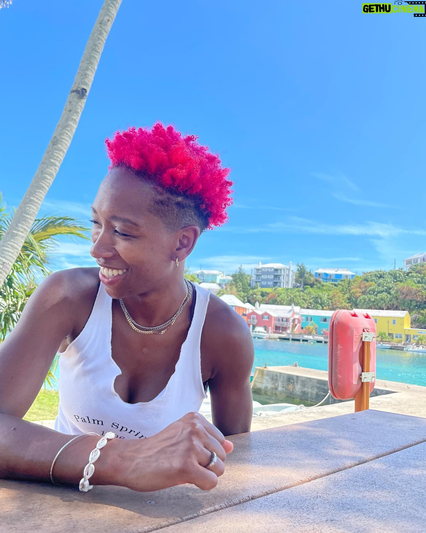 Genesis Lynea - 3 Likes - She’s pink… just incase you didn’t know
Photographer extraordinaire @fijilife