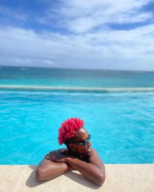 Genesis Lynea Instagram - She’s pink… just incase you didn’t know 

Photographer extraordinaire @fijilife