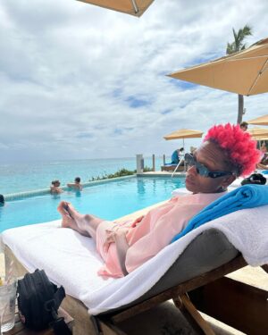 Genesis Lynea Instagram - She’s pink… just incase you didn’t know 

Photographer extraordinaire @fijilife