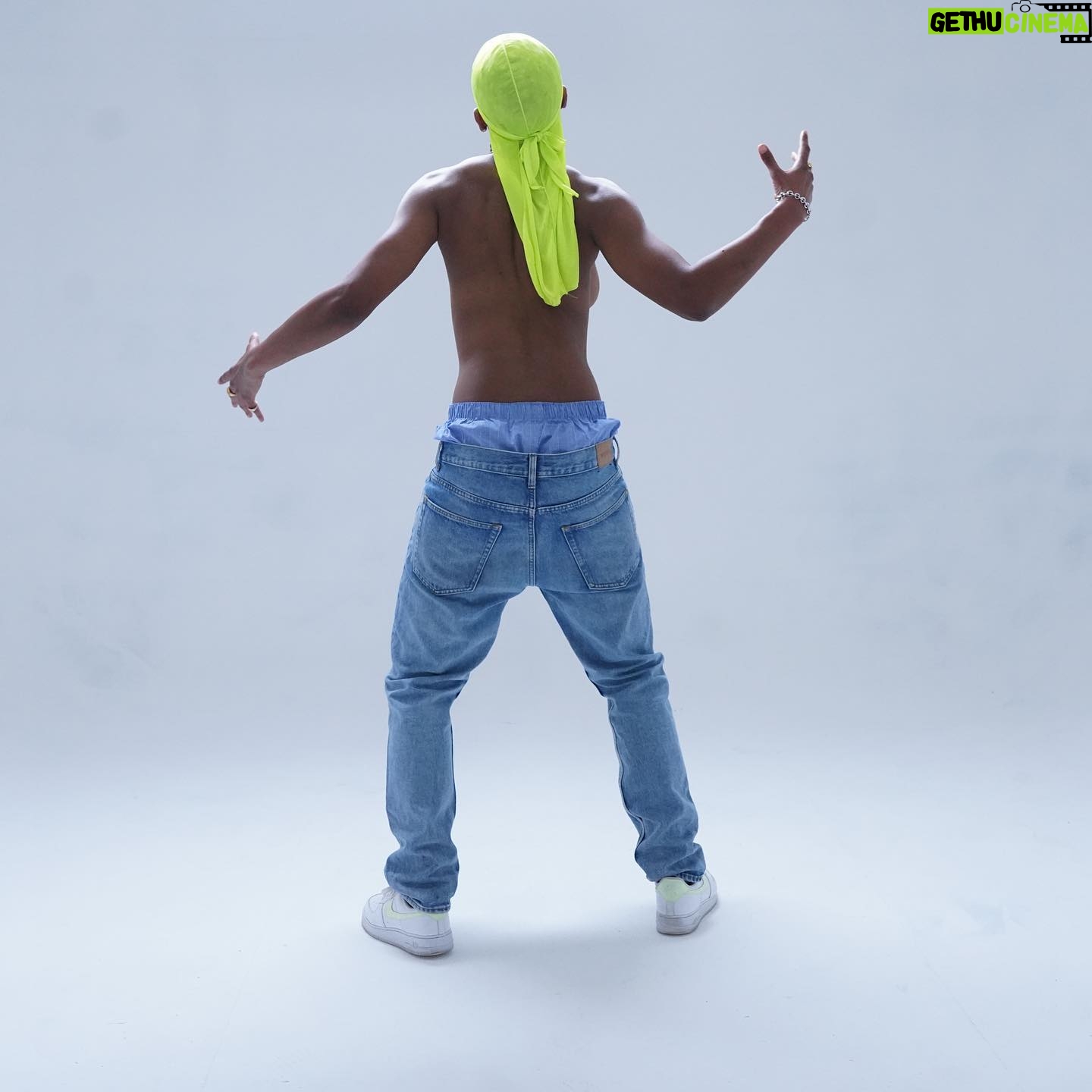 Genesis Lynea - 1.2K Likes - Celebrating the Balance 💚
DOP @jaiethecreator
MUA @sarng_of
STYLIST @ndiayelili
TRAINER @cdhumphreys