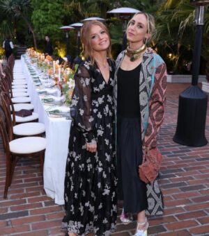 Genevieve Angelson Instagram - Dream: @wwd Reality: dog waitress #womensweardaily #justfoodfordogs @justfoodfordogs