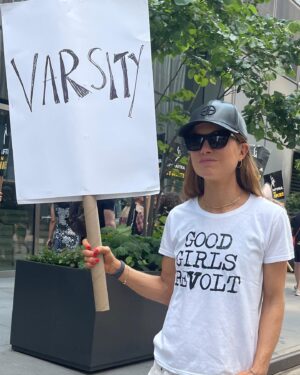Genevieve Angelson Instagram - You might say I had a BONE TO PICKET today at @amazon #sagaftrastrike #sagstandswithwga #istandwiththewga