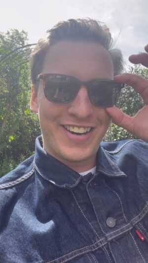 George Ezra Instagram - Here’s to more blue blue skies in the coming months 🌞