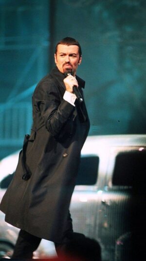 George Michael Instagram - “Star people 🌟 Counting your money until your soul turns green 💵" George performing ‘Star People ‘97’ at the 1996 EMAs 🎤

#GeorgeMichael #MTVEMA #LiveMusic #90sMusic