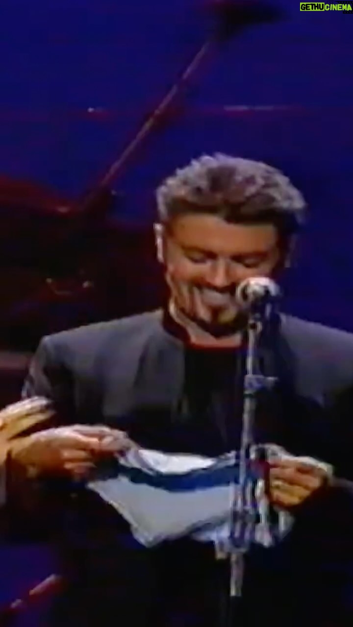 George Michael - 17.2K Likes - “Whose knickers are those?!”
😂 #ThrowbackThurdsay to that time when Sinéad O’Connor threw her knickers on stage at George at the Royal Albert Hall for the Linda McCartney benefit on April 10th, 1999.
#GeorgeMichael #SineadOConnor
