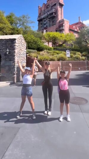 George Murdoch Instagram - It’s anything but a cruel cruel summer! #momanddaughters❤️ crushing it !!!!!!!