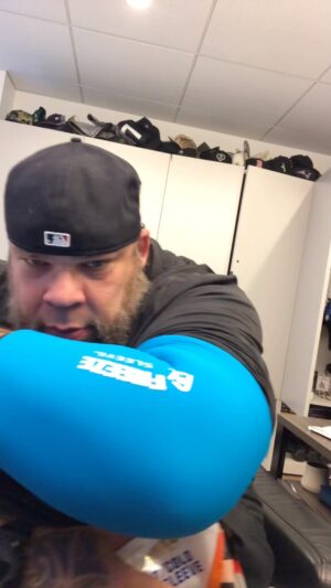George Murdoch Instagram - Thank you @freezesleeve these hot cold sleeves are phenomenal! Weight lifting training rehab and fit like a comfortable glove! Get yours today #freezesleeve
#compressiontherapy
#coldtherapy
#athlete
#painrelief
#recover