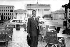 George Soros Instagram - While the problems facing Europe today are immense, those who believe in democracy, equality, and good governance must not lose hope. A renewed dedication to open society values, much like the dedication that came after a divided Berlin and Germany reunited, can help turn this moment of uncertainty into the beginning of a better future for a united Europe. 
George Soros stands in Pariser Platz in front of the Brandenburg Gate in Berlin in 2004. Photo credit: © Daniel Biskup/laif/Redux 
#opensociety #berlin