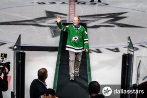 George W. Bush Instagram - Had an excellent time tonight. Thanks for having me, @dallasstars. 
#Repost @dallasstars with @download_repost
・・・
Thank you Mr. President! Victory Green looks good on you. #GoStars