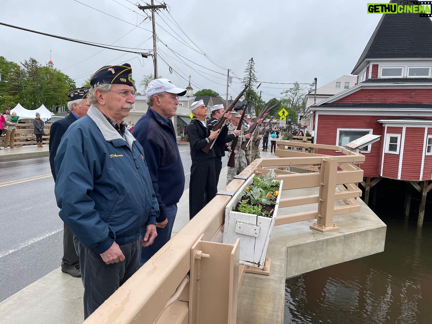 George W. Bush - 83.9K Likes - Remembering the heroes who gave everything for our freedom and security with the vets of American Legion Post 159. #memorialday