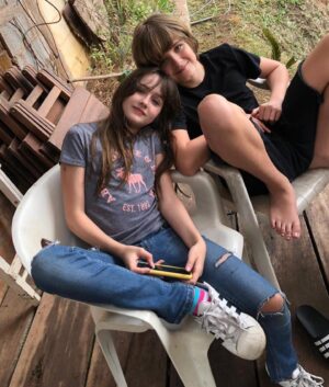 Geovana Padalino Instagram - Ainda sobre sexta feira, com meu melhor amigo! Amooooooo 🥰♥️ #gigipadalino #gigipadalinooficial #geovanapadalino #amigos #eternoamigos #gigiecris #deusprotejavocês