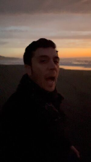 Gepe Instagram - Sol de invierno otra vez. Sigan escuchando “playaplaya” en tu plataforma favorita y revisando el video en youtube. Los mejores deseos para vuestra semana mid-Mayo.