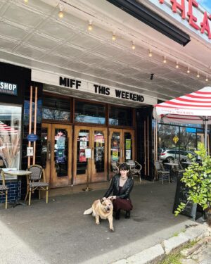 Geraldine Hakewill Instagram - With one of the stars of @theroosterfilm Memphis @memphis.theredbear at the @theatreroyalcastlemaine for our screening today as part of the @melbfilmfest travelling festival 🐕 🐓
