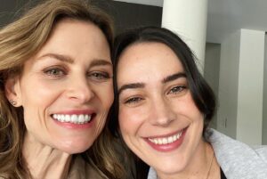 Geraldine Hakewill Instagram - At 34 weeks pregnant I got to experience the pure joy of being a part of the final two episodes of @fivebedroomsau and infuriating @kat_stewy as her piece o’ work sister. I’ve always wanted to work with Kat, I think she’s amazing. As is the whole Five Bedrooms team. Thanks for having me @mrmichaellucas @barry.barrold @wearehoodlum @peter.templeman.3 💜 It’s up on @paramountplusau now. Go watch! Spot the bump! 🤰🏻