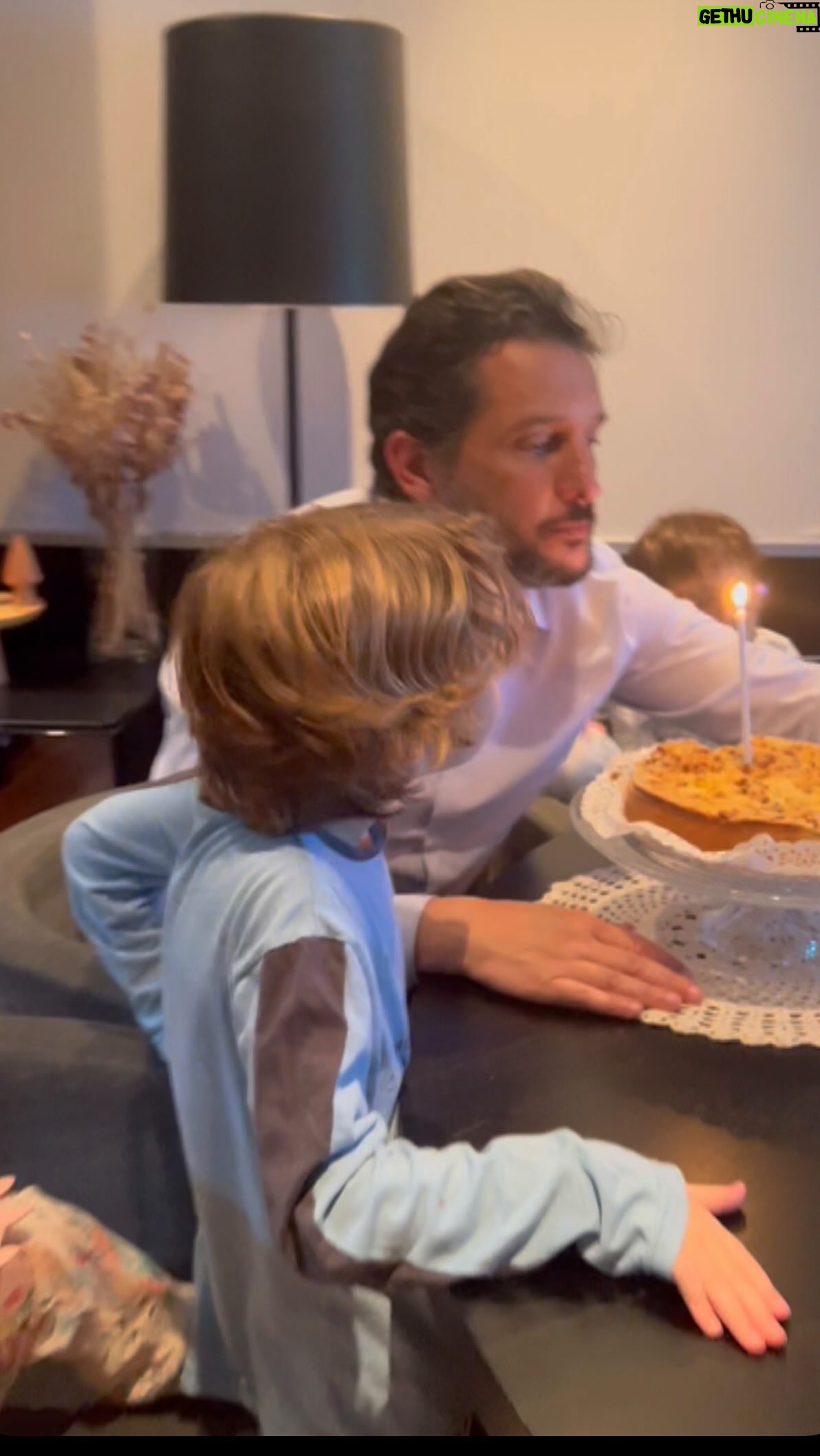 Germán Paoloski - 4.3K Likes - Disfrutando de mi cumple mientras trabajo en El Noti de la Gente @telefenoticias con grandes conpañeros y amigos que me sorprenden con cosas como estas... estoy hecho torta! Muchas gracias a todos por sus saludos, un año más... @fercarlos75 @mauro.szeta @lulyillbele @ericayadriancakes Muy buena la torta!