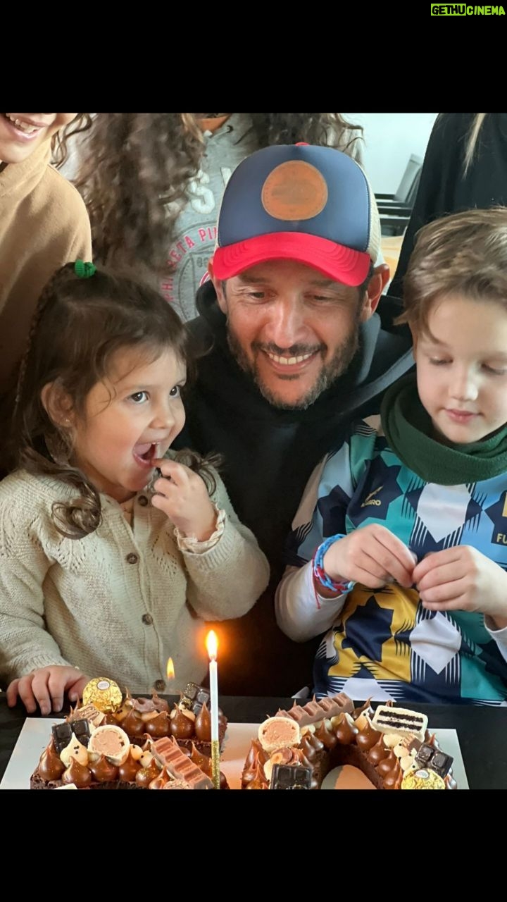 Germán Paoloski - 27.9K Likes - No puedo creer estar cumpliendo 50 años,aunque me siento más joven de lo que indica ese numero, los he vivido y por suerte los transité rodeado de amor, del amor de mis Padres @gache70 y Gerardo, mis hermanas @giselapaoloski y @galiapaoloski mis abuelos, tios, primos y una familia que fue creciendo año a año... y de repente apareció el Amor de mi vida @sabrinagarciarena para construir juntos un hogar, con tres bombones que iluminaron nuestra existencia @leonpaoloski @beltranpaoloski @miapaoloski  y a su vez más primos, tios y más Amor! Tengo una Familia hermosa y estoy agradecido, son los que estan siempre, lo importante en serio... La vida es única, a seguir disfrutando el tiempo que nos toca y si es acompañado de todos uds tanto mejor! Los amo, Gracias! #familia #amor #felicidad