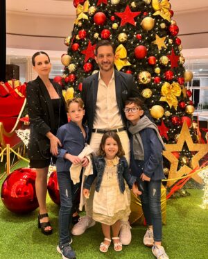 Germán Paoloski Instagram - Muchas Felicidades! Recibimos el 2024 en familia y les deseamos lo mejor para este año que comienza… #buenosdeseos