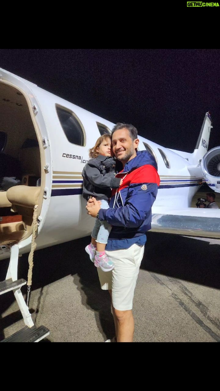 Germán Paoloski - 5.9K Likes - Vacaciones en familia y la mejor forma de empezar es volando con @flyflapper.arg 
Gracias  @julio.manco !