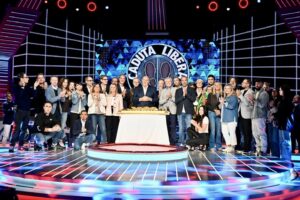 Gerry Scotti Instagram - Ce l’abbiamo fatta, non è stato facile: Caduta libera,1000 puntate. Grazie a tutti voi e grazie ai nostri telespettatori!