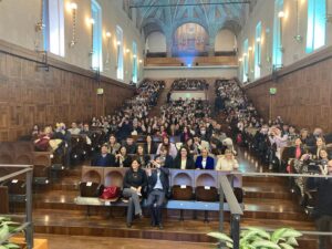 Gerry Scotti Instagram - Grande pomeriggio nell’Aula Magna dell’Università Cattolica di Milano. In una lunga intervista col Prof Aldo Grasso di fronte ai ragazzi del Master FareTV abbiamo parlato della televisione di ieri, oggi……e quella di domani. Grazie a tutti per l’affetto! @massimoscaglioni @unicatt