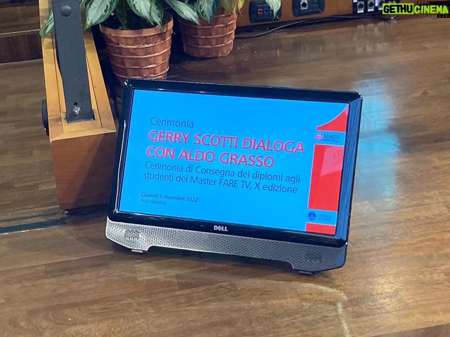 Gerry Scotti - 19.3K Likes - Grande pomeriggio nellāAula Magna dellāUniversitĆ Cattolica di Milano. In una lunga intervista col Prof Aldo Grasso di fronte ai ragazzi del Master FareTV abbiamo parlato della televisione di ieri, oggiā¦ā¦e quella di domani. Grazie a tutti per lāaffetto! @massimoscaglioni @unicatt