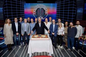 Gerry Scotti Instagram - 900 puntate…… grazie 1000! Grazie a tutti coloro che ci lavorano e grazie a  coloro che ci guardano tutte le sere. Un abbraccio