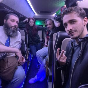 Gianandrea Muià Instagram - Napoli Comicon finito. Manco il tempo di tornare che subito si torna al lavoro. Ma ci tenevo a ringraziare tutti quanti voi! È stato davvero un evento piacevole, nonostante il freddino e la stanchezza. Siete stati tutti gentilissimi e accorati, non do mai per scontato la vostra presenza.
Ho passato un sacco di tempo con creator e amici, combattendo la stanchezza, mangiato bene e calcare il palco per divertirvi e dare annunci interessanti. Come doppiatore e come content creator c'è ancora molto che voglio e penso di dover fare, ma ogni cosa a suo tempo!
Ringrazio tutti quanti voi, lo staff di arkadia che di meglio non si potrebbe chiedere, @casa_kilamdil per essere stato il nostro guardiano infaticabile e Napoli tutta per l'accoglienza. Ci vediamo presto!
#comicon #napoli #doppiaggio #doppiatore #inntale #madonnalastanchezza #manevalelapena