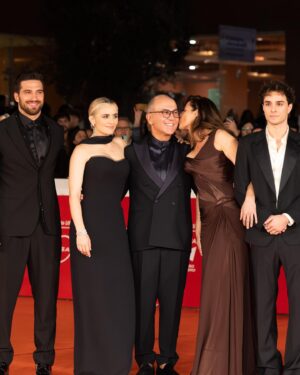 Giancarlo Commare Instagram - NUOVO OLIMPO
Un film di @ferzanozpetek , presentato al @romacinemafest 
✨ Come un sogno che si realizza ✨ 

Dal 1 novembre su @netflixit 

Red carpet 
Total look @gcdswear 
Stylist @simonefollistylist 
Fashion assistant @mistrinadia 
MUA and Hair stylist @giuseppe.barraa 

Grazie a tutti a chi ne ha fatto parte e a chi se l’è goduto, insieme abbiamo creato qualcosa. 

Ps : l’ultima, é la mia foto preferita sul red carpet @aurora_giovinazzo❤️ 

Un grazie ancora a tutti i compagni di viaggio ma soprattutto al maestro @ferzanozpetek ❤️