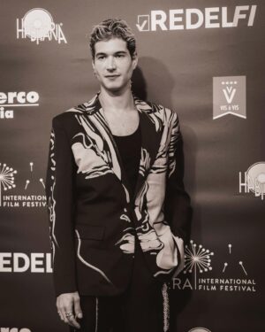 Giancarlo Commare Instagram - About @rivierainternationalfilmfest 

Sono stato benissimo e i momenti trascorsi li porterò nel cuore 
Grazie per l’accoglienza e il calore ricevuto. 

Grazie ai miei ragazzi @manzopiccirillo 
A @simonefollistylist che ha curato il mio Total look @moschino 
 ( e per avermi fatto conoscere la sua splendida mamma ) 

Fate ciò che amate e vi va star bene, sempre.
